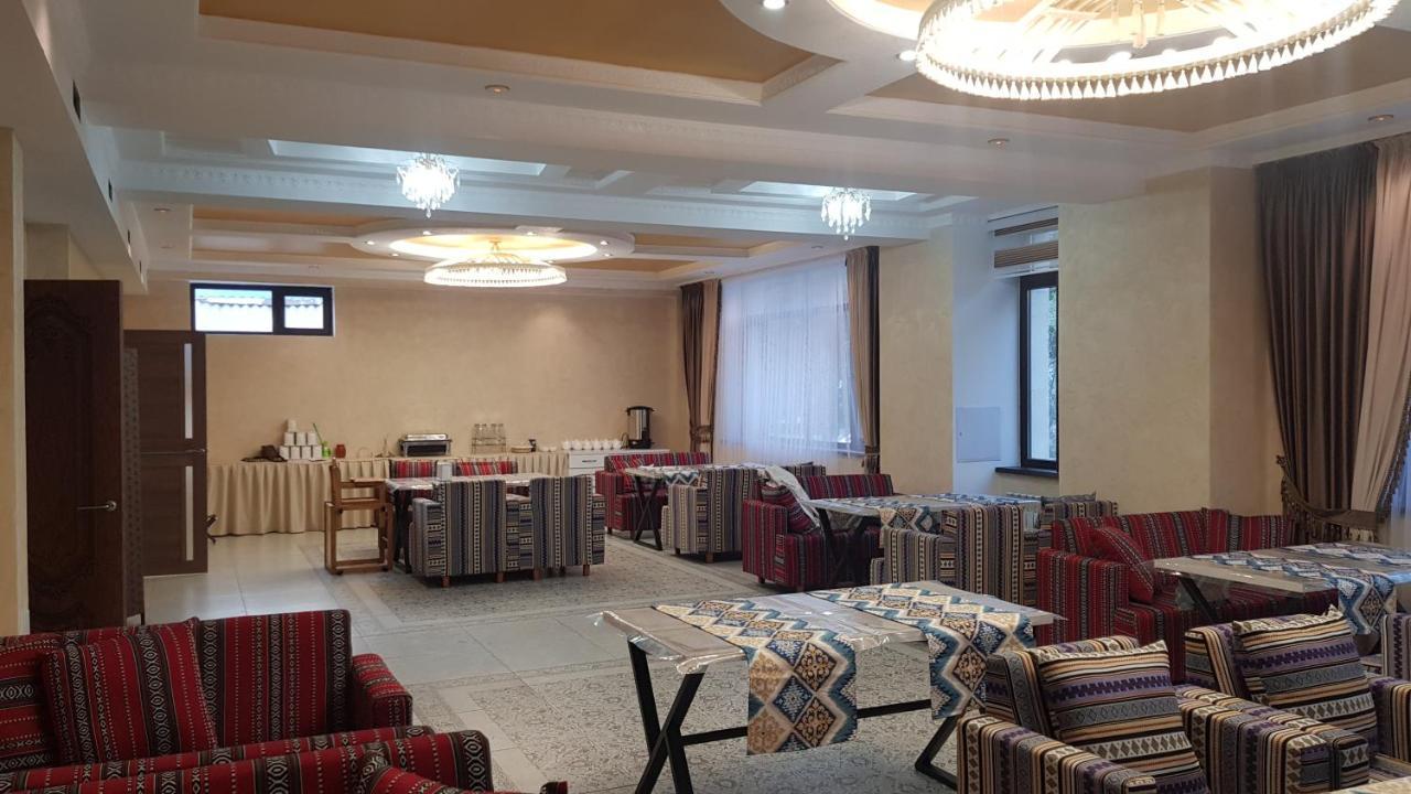 Nomad Hotel Bishkek Halal Esterno foto