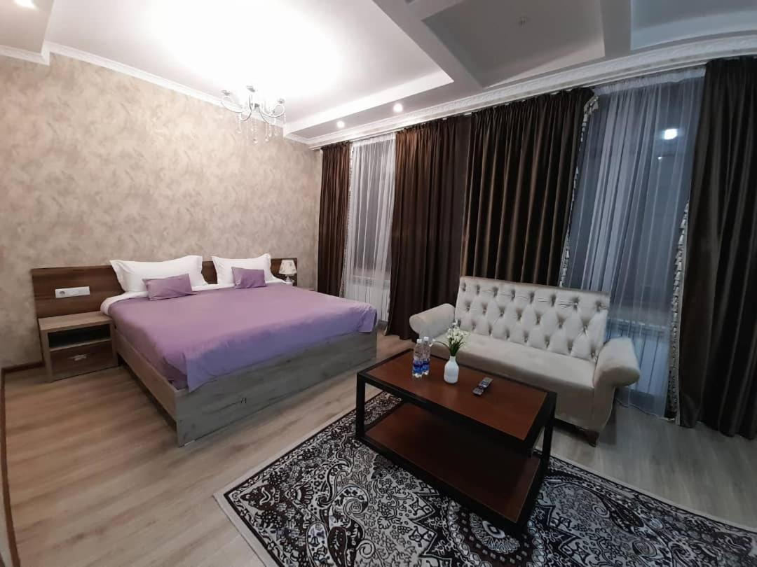 Nomad Hotel Bishkek Halal Esterno foto
