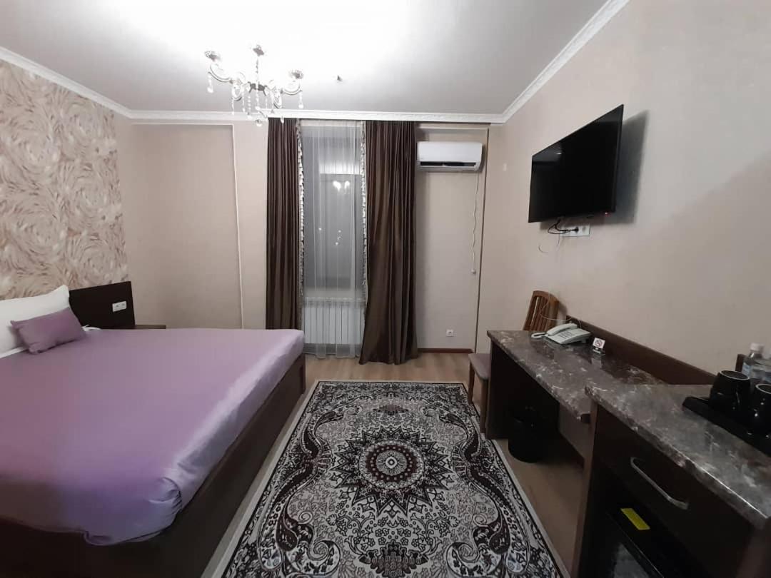 Nomad Hotel Bishkek Halal Esterno foto
