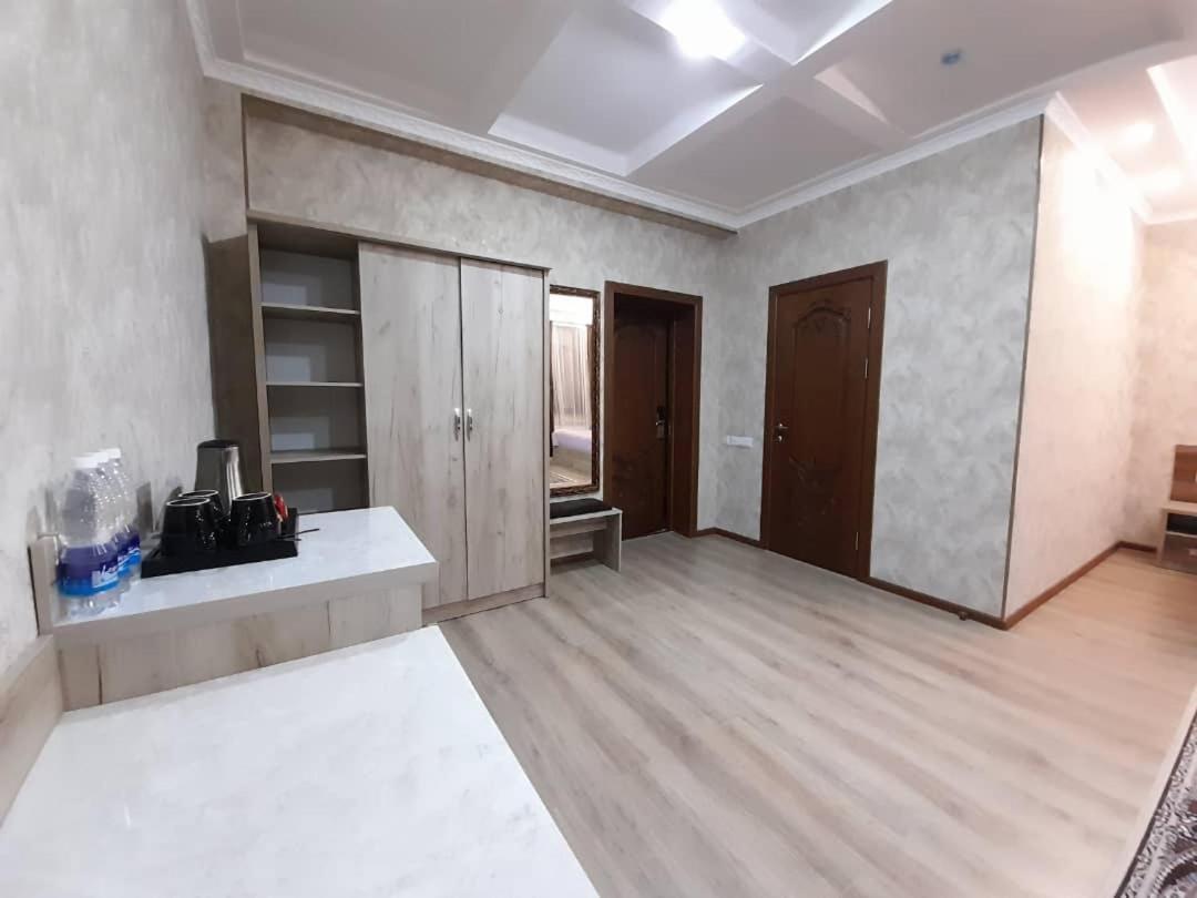 Nomad Hotel Bishkek Halal Esterno foto
